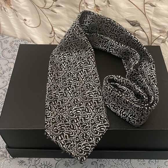 Louis Vuitton Vintage Mens Gorgeous Black & Silver Tie w Box. Mint Condition - Picture 3 of 13